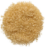 Καστανή ζάχαρη 250g σε κλειστό πλάνο, με κρυστάλλους ζάχαρης να φαίνονται καθαρά.